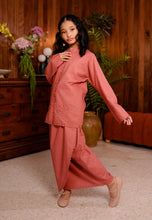 Load image into Gallery viewer, Seruni Girl (Brick Redwood)