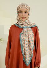Load image into Gallery viewer, Rylaa Square Hijab (Peacock Orange)