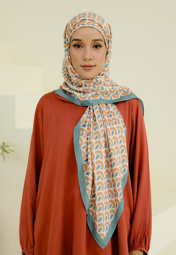 Rylaa Square Hijab (Peacock Orange)