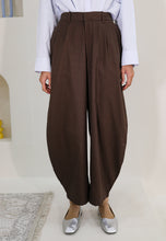Load image into Gallery viewer, Malia Barrel Pants (Dark Choco)