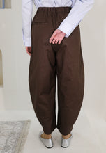 Load image into Gallery viewer, Malia Barrel Pants (Dark Choco)