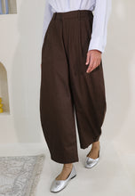 Load image into Gallery viewer, Malia Barrel Pants (Dark Choco)