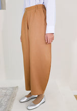 Load image into Gallery viewer, Malia Barrel Pants (Brown)