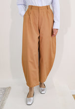Load image into Gallery viewer, Malia Barrel Pants (Brown)