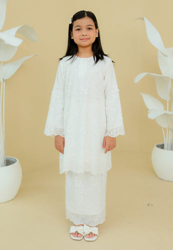 Kukuh Girl (White)