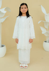 Kukuh Girl (White)