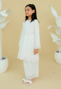 Kukuh Girl (White)