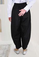 Load image into Gallery viewer, Malia Barrel Pants (Black)