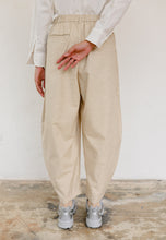 Load image into Gallery viewer, Malia Barrel Pants (Beige Cream2.0)