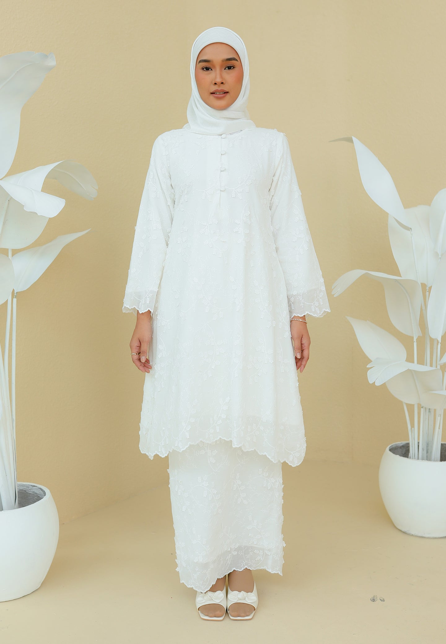 Kukuh Kurung (White)