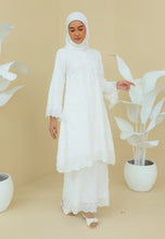 Load image into Gallery viewer, Kukuh Kurung (White)