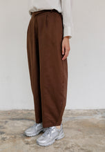 Load image into Gallery viewer, Malia Barrel Pants (Dark Choco 2.0)