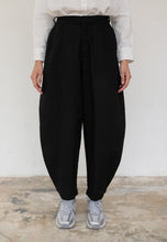 Load image into Gallery viewer, Malia Barrel Pants (Black 2.0)
