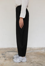 Load image into Gallery viewer, Malia Barrel Pants (Black 2.0)