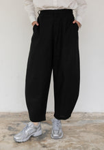Load image into Gallery viewer, Malia Barrel Pants (Black 2.0)