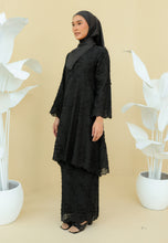 Load image into Gallery viewer, Kukuh Kurung (Black)