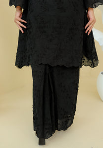 Kukuh Kurung (Black)