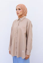 Load image into Gallery viewer, Erum Linen Top (Light Brown)
