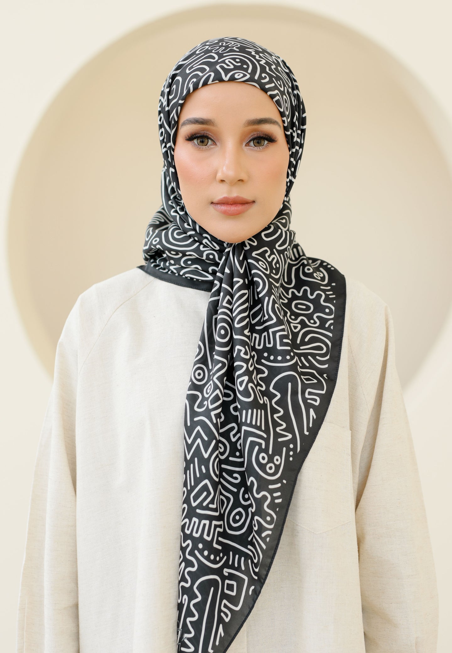 Elena Printed Square (Black)