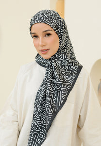 Elena Printed Square (Black)