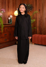 Load image into Gallery viewer, Seruni Girl (Black)