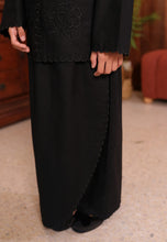 Load image into Gallery viewer, Seruni Girl (Black)