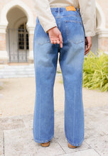 Load image into Gallery viewer, Xena Wide Jeans (Washed Soft Blue)