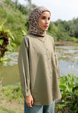 Load image into Gallery viewer, Hessa Linen Top (Olive Green)