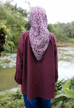 Load image into Gallery viewer, Hessa Linen Top (Burgundy)