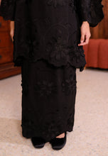 Load image into Gallery viewer, Ranum Kurung (Girl Black)