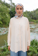 Load image into Gallery viewer, Hessa Linen Top (Cream)