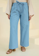 Load image into Gallery viewer, Daleela Relax Jeans (Light Blue)