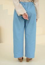 Load image into Gallery viewer, Daleela Relax Jeans (Light Blue)