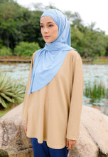 Load image into Gallery viewer, Nuha Athletic Top (Light Brown)