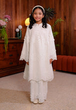 Load image into Gallery viewer, Ranum Kurung (Girl White)