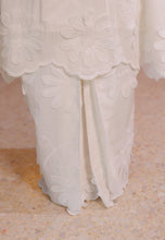 Load image into Gallery viewer, Ranum Kurung (Girl White)