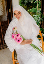 Load image into Gallery viewer, Ranum Kurung (White)