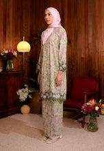 Load image into Gallery viewer, Kuntum Kurung (Strawberry Matcha)