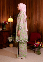 Load image into Gallery viewer, Kuntum Kurung (Strawberry Matcha)