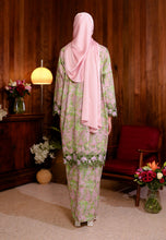 Load image into Gallery viewer, Kuntum Kurung (Strawberry Matcha)