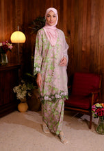 Load image into Gallery viewer, Kuntum Kurung (Strawberry Matcha)