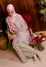 Load image into Gallery viewer, Kuntum Kurung (Strawberry Matcha)