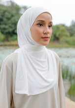 Load image into Gallery viewer, Naura Athletic Scarf (White)