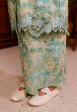 Load image into Gallery viewer, Kuntum Girl (Blueberry Matcha)