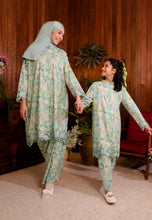 Load image into Gallery viewer, Kuntum Kurung (Blueberry Matcha)