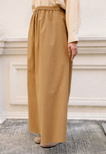 Load image into Gallery viewer, Heidi Plain Skirt (Peanut)