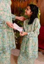 Load image into Gallery viewer, Kuntum Girl (Blueberry Matcha)