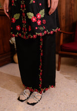 Load image into Gallery viewer, Sekar Kebaya (Black)