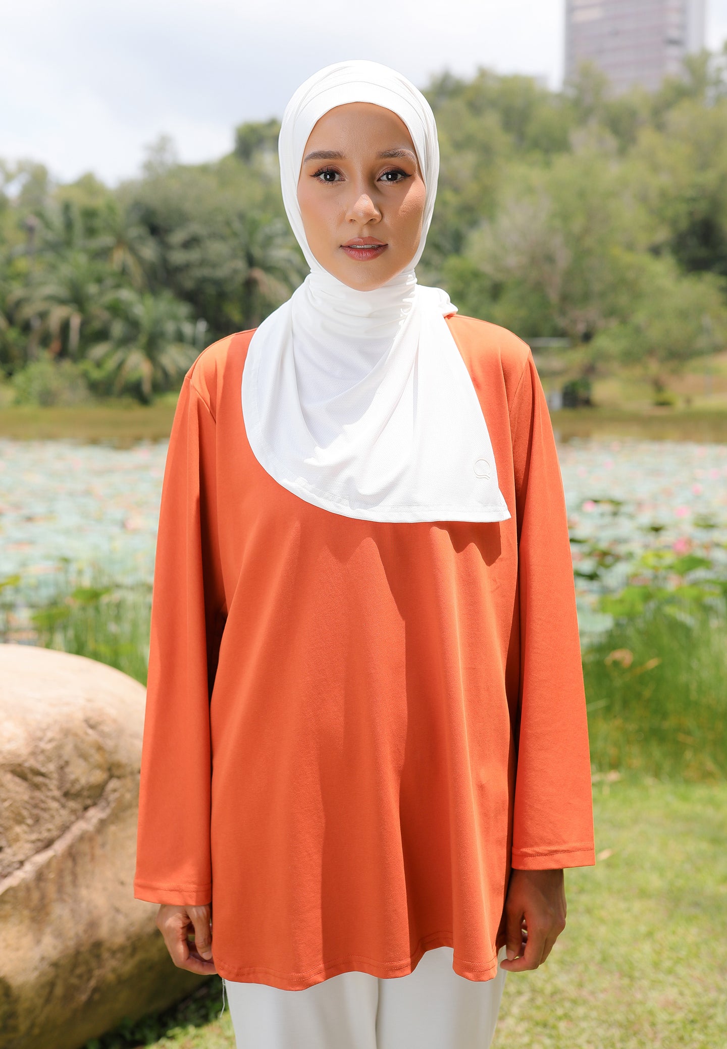 Nuha Athletic Top (Brick)