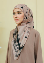 Load image into Gallery viewer, Qayffiyeh Printed Square (Milo)